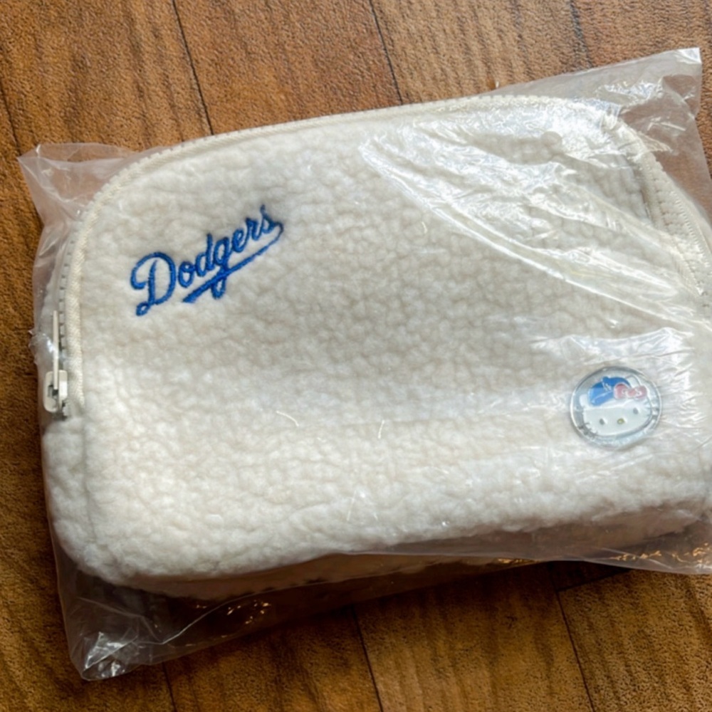 NWT 2024 Dodgers Hello Kitty Fanny bag